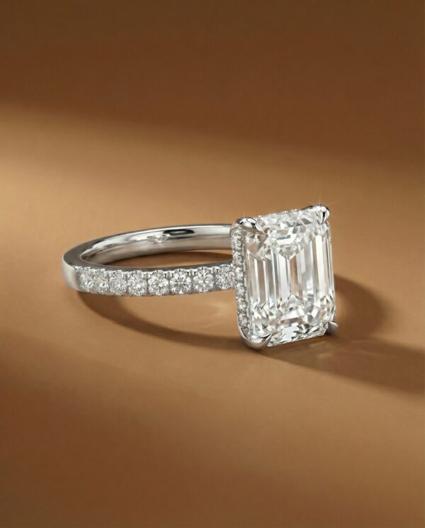 แหวนหมั้น-เพชรแท้-Emerald-Cut-Hidden-Halo-ก้านเพชร