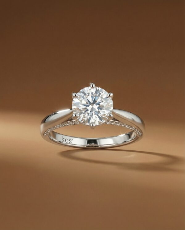 แหวนเพชรแท้-Round-Brilliant-ฝังเพชรใต้ท้องแหวน-kos-jewelry