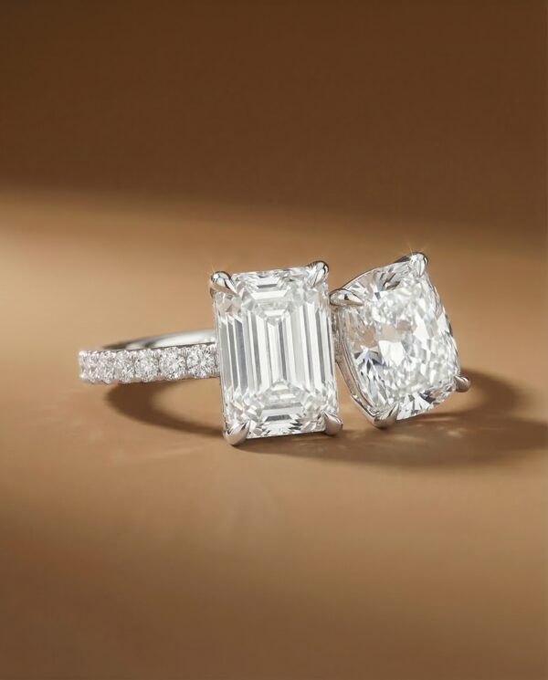 แหวนเพชร-Toi-et-Moi-Emerald-Cushion-Cut