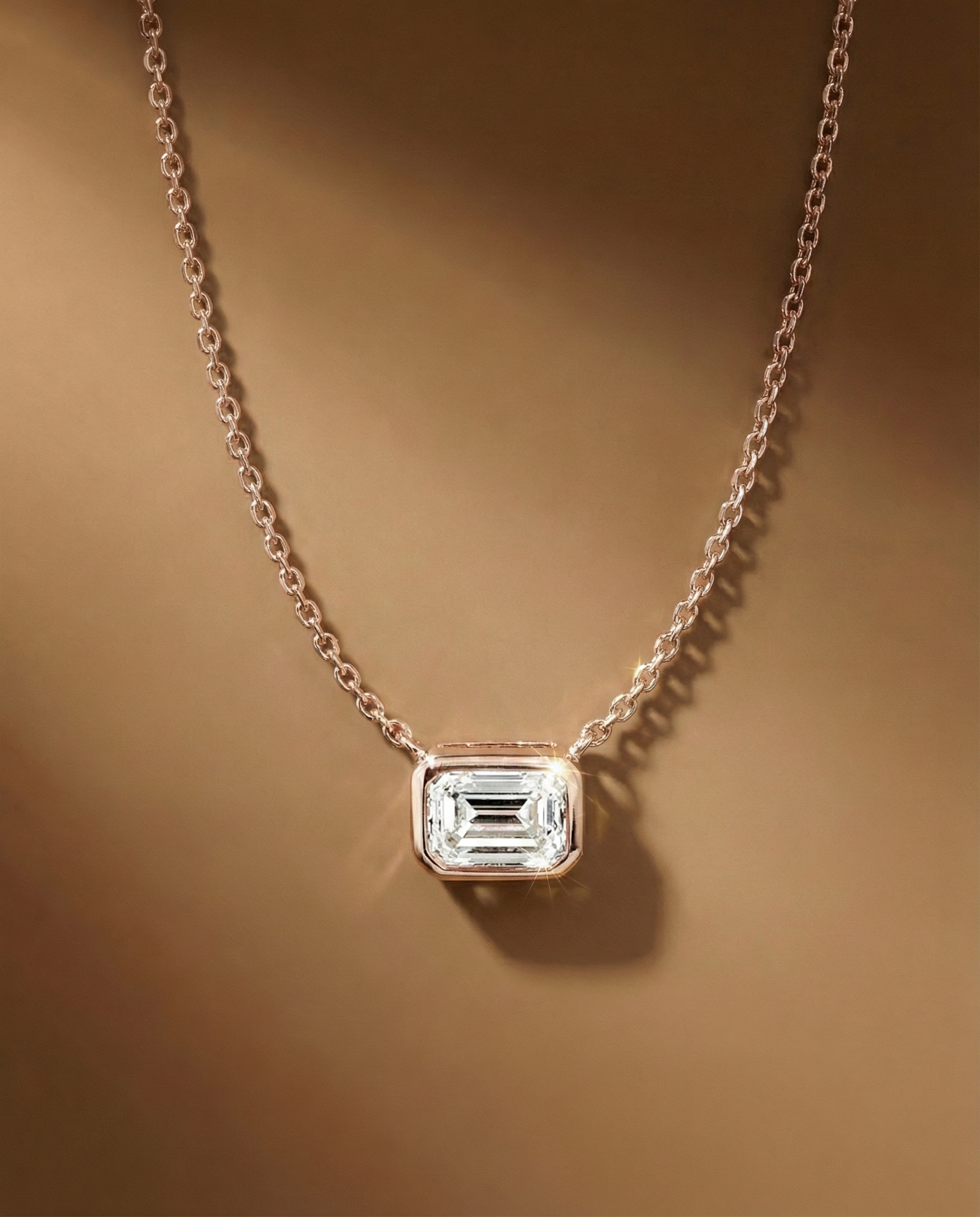สร้อยคอเพชร Emerald 1 กะรัต ตัวเรือน Bezel ฝังหุ้ม สี Rose Gold