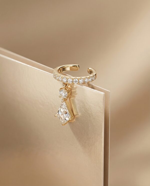 ต่างหู Ear Cuff เพชรแท้แถวไมโครพาเว่ ห้อยจี้เพชรทรงไคท์ Kite Cut